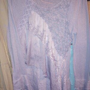 Simply Couture Med Lacy top